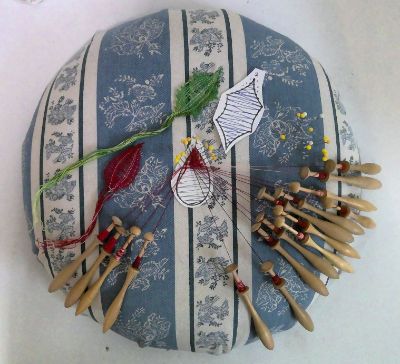 F23 Bobbin Lace Leaves